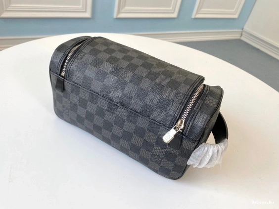POUCH VUITTON LOUIS TOILETRY 0318